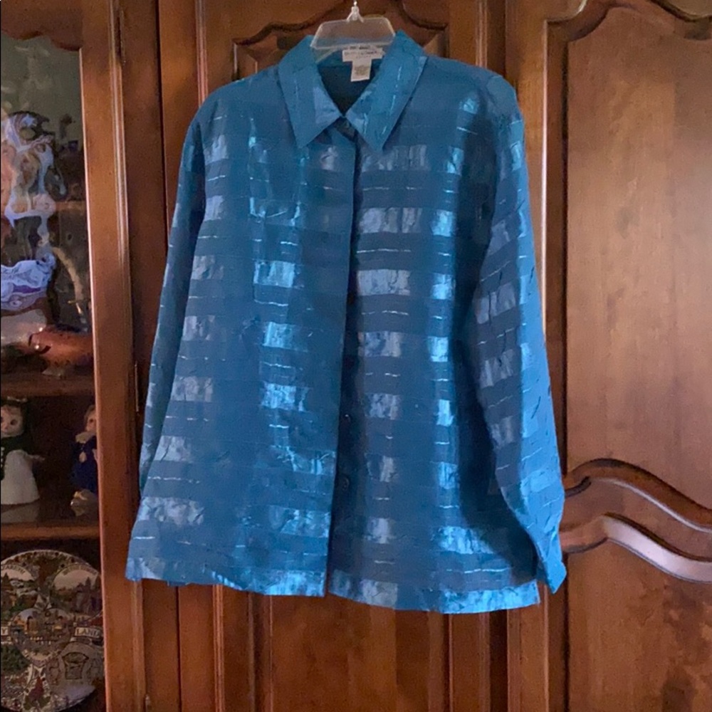 NWOT Button up blouse